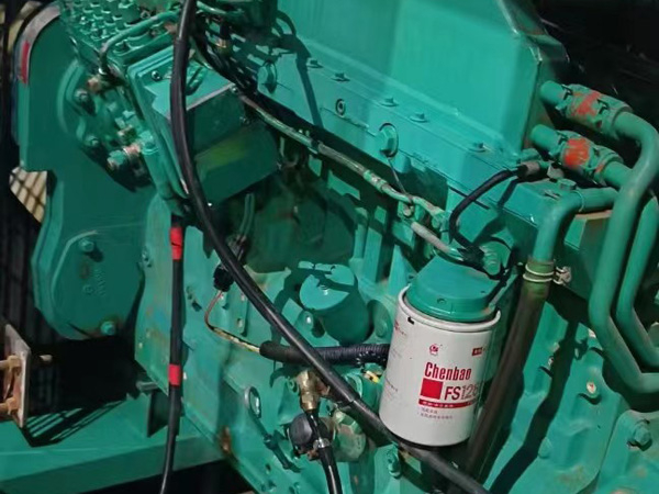 信宜如何确定新的发电机组控制系统是否与原系统兼容？